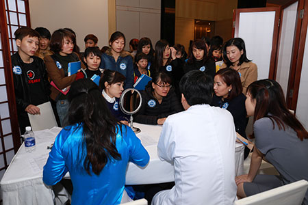 Cho hỏi: mang thai có được nhổ lông nách không ạ?3