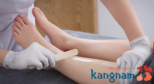 Triệt lông chân có tốt không? Lông vẫn sẽ mọc trở lại?